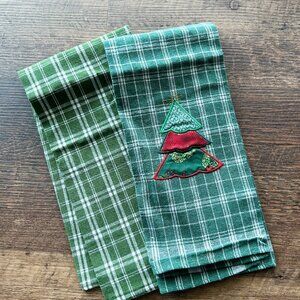 Set of 2 Christmas Towels New without Tags, Holiday Towels, Xmas Towels